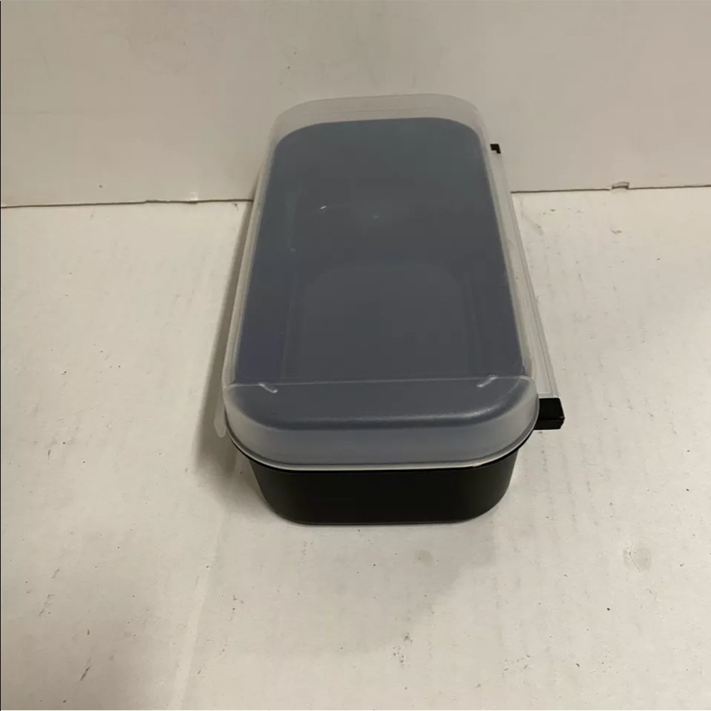 Tupperware Container - Picture 3 of 5